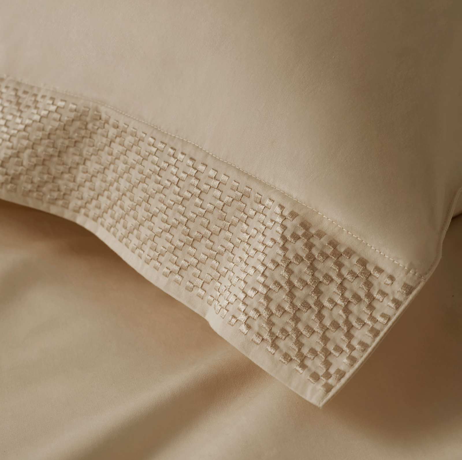 Colorado King (Bed Size 76"x92") Fine Linens Lattice Cotton Sateen Sheet Set