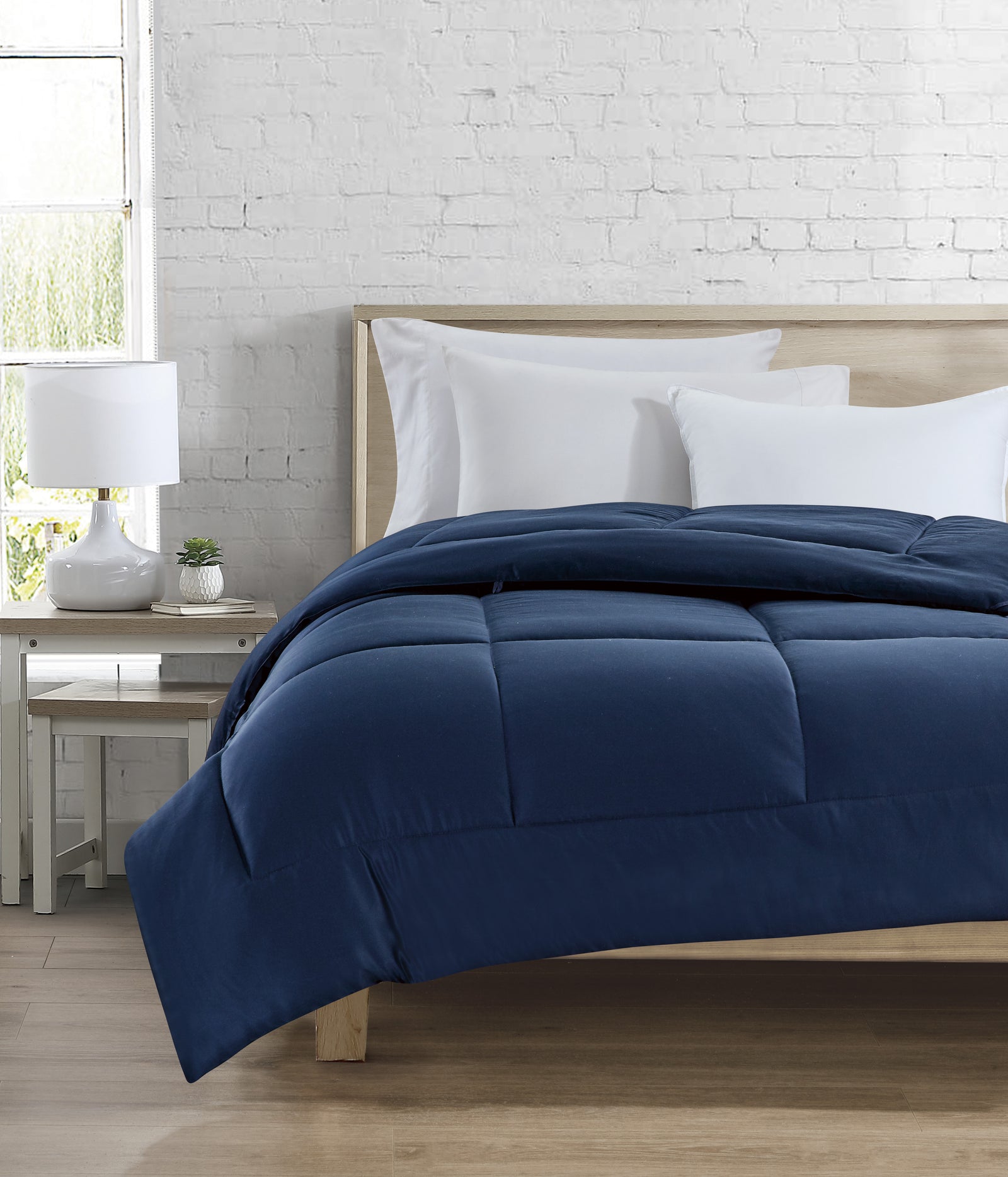 NIP popular BLUE DOWN ALTERNATIVE KING COMFORTER